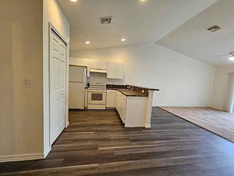 207 Hightower Ave S — Photo 11
