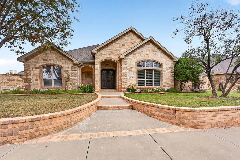 4 bed, 3.5 bath, 3706 sqft, $5,000 — Photo 1