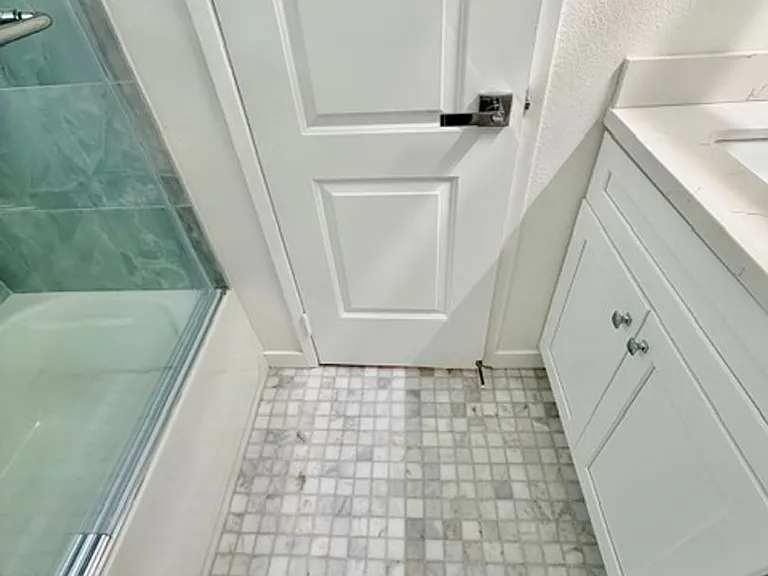 1595 E. Chevy Chase Drive — Photo 24