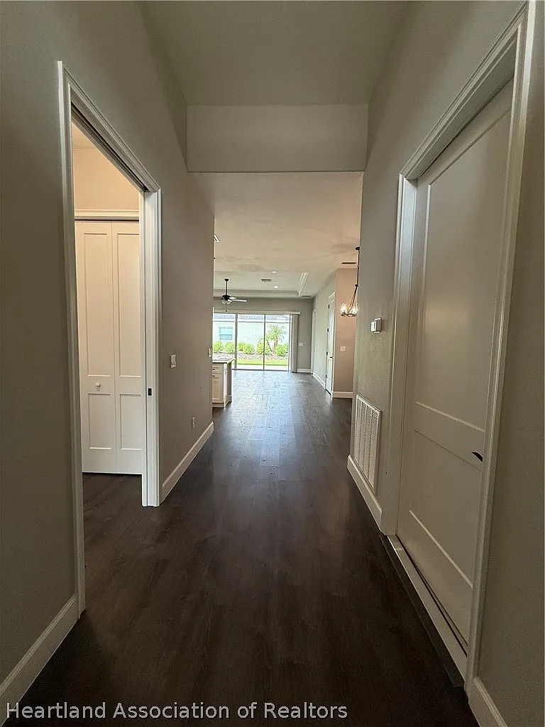 2 bed, 2.0 bath, 1569 sqft, $1,900 — Photo 2