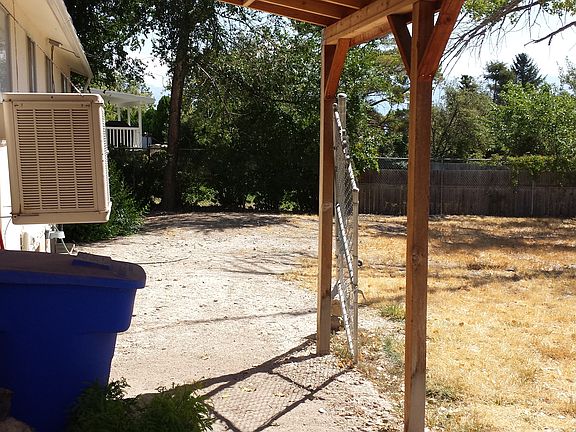 Backyard_Has Sprinkler