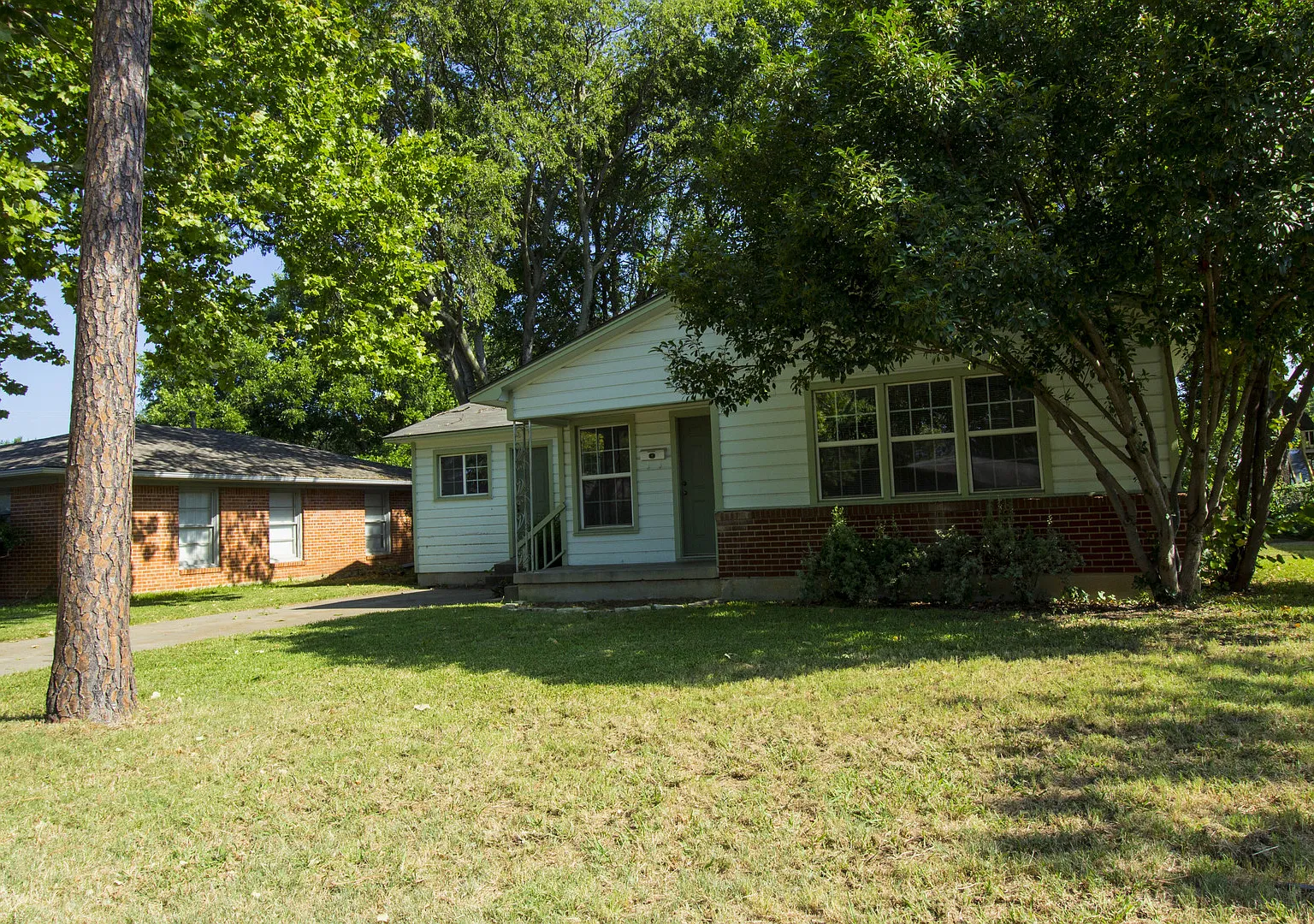 Fabulous Home-Close to UNT — Photo 1