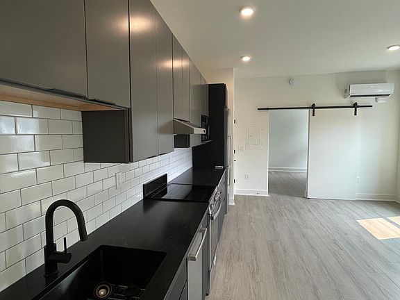3rd image of 1240 Oak St #9