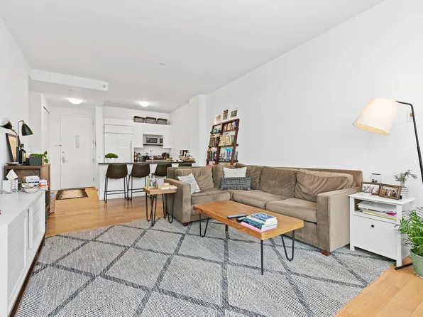 46-30 Center Boulevard image 3 of 8