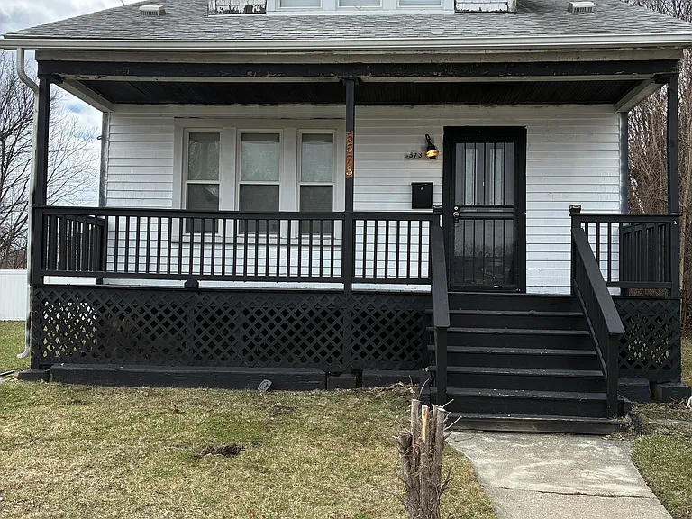 5573 Montclair St — Photo 1