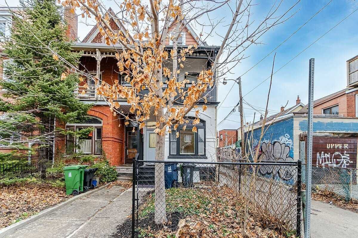 103 1/2 Borden St, Toronto, ON M5S 2N2 Zillow