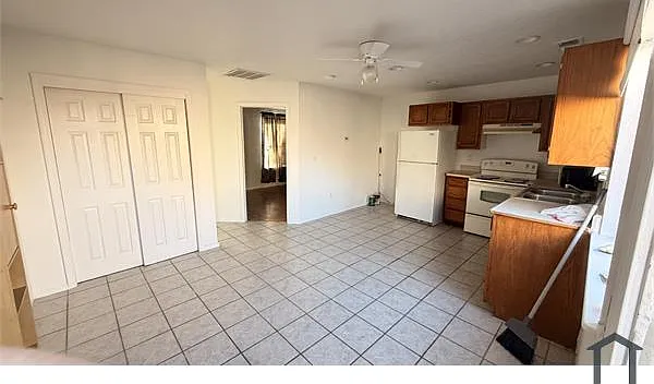 213 Manzano St NE #C — Photo 1