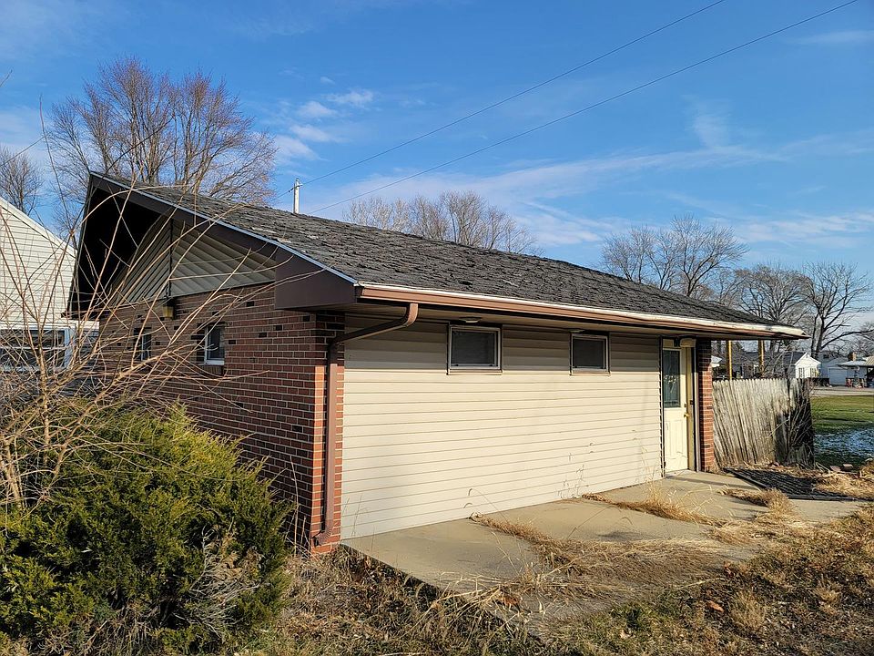 2nd image of 1204 Hunter St