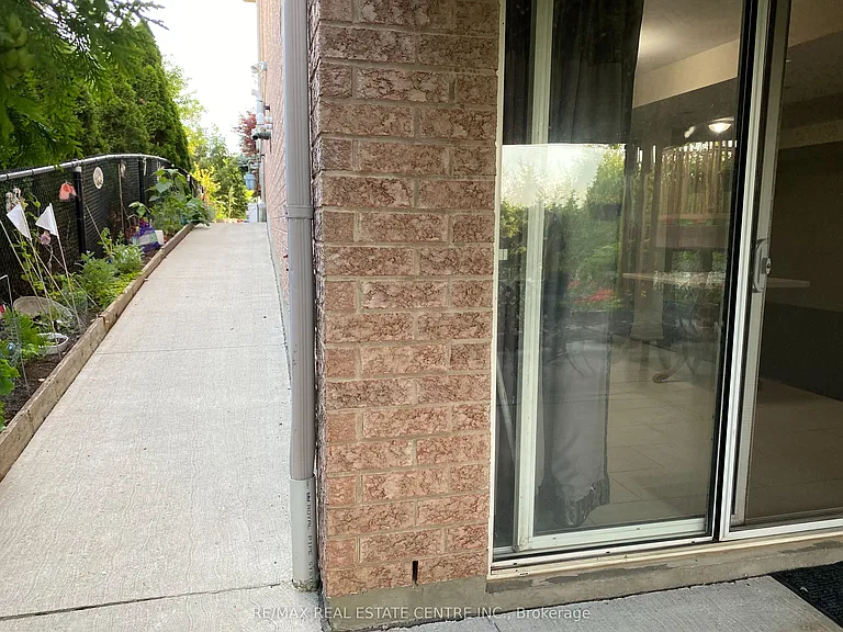 65 Stoneylake Ave — Photo 12
