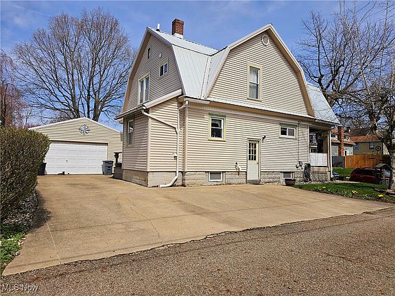 3rd image of 463 Vine St