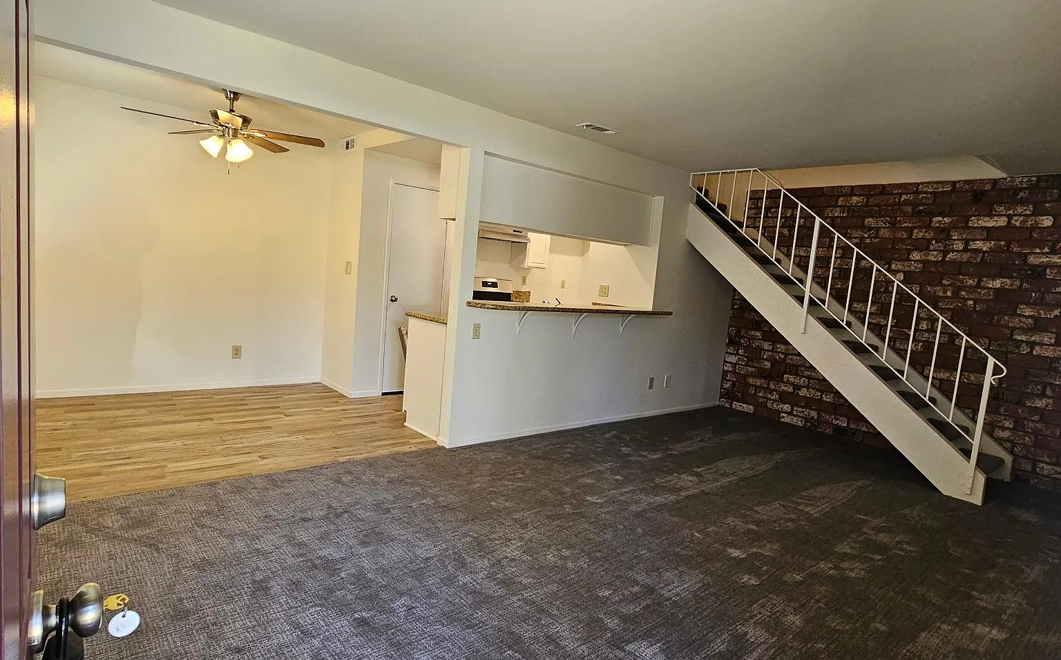 2 bed, 836 sqft, $2,100 — Photo 2