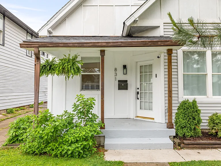 831 Dawson St — Photo 3