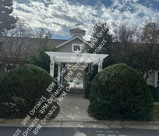3127 Middle Creek Ln — Photo 35