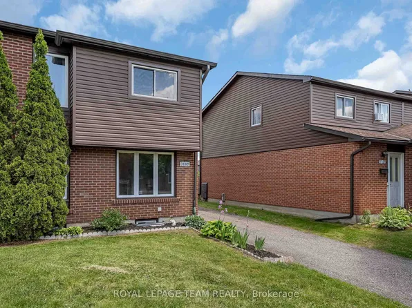 3107 Stockton Dr #26, Ottawa, ON K1T 1S2