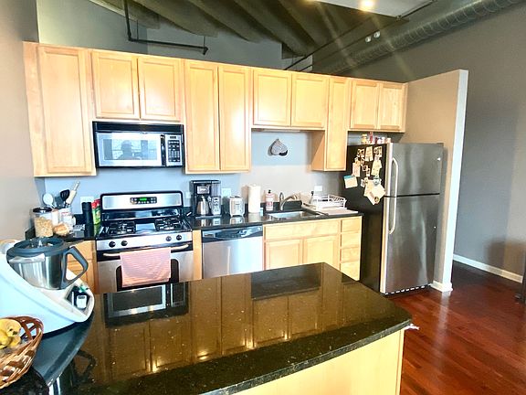 5th image of 1645 W Ogden Ave Unit 326