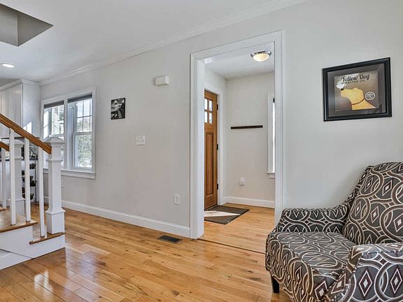 3rd image of 16 Elmira Ave