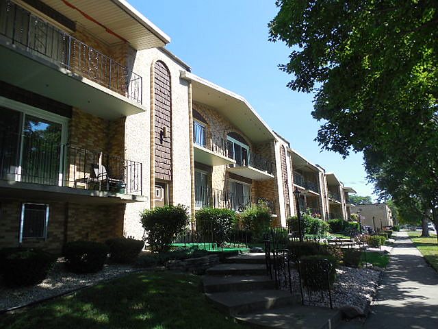 1st image of 10217 S Komensky Ave APT 1B