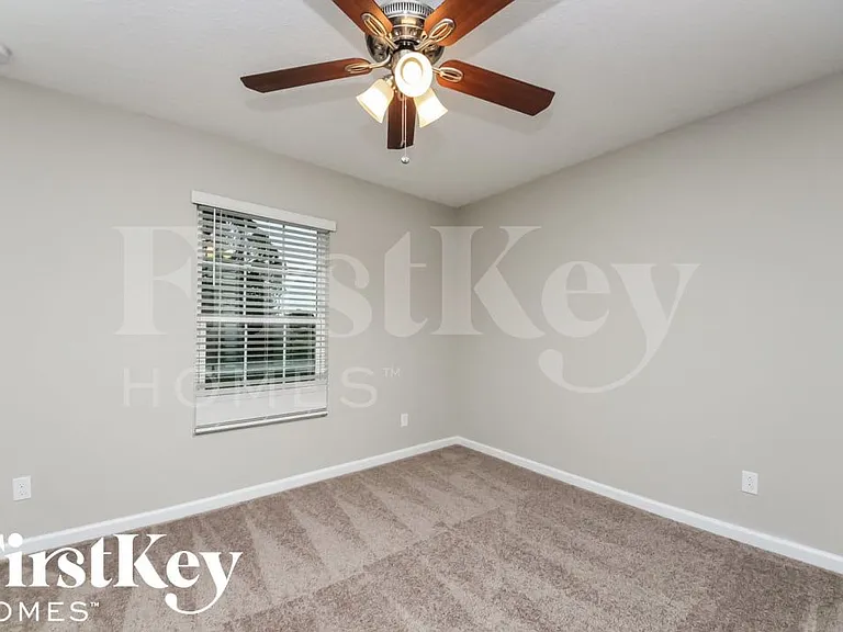 797 SW Hillsboro Cir — Photo 10