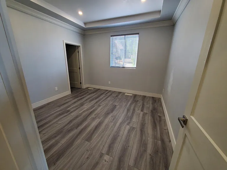 2577 Hillcrest Ave #3 — Photo 2