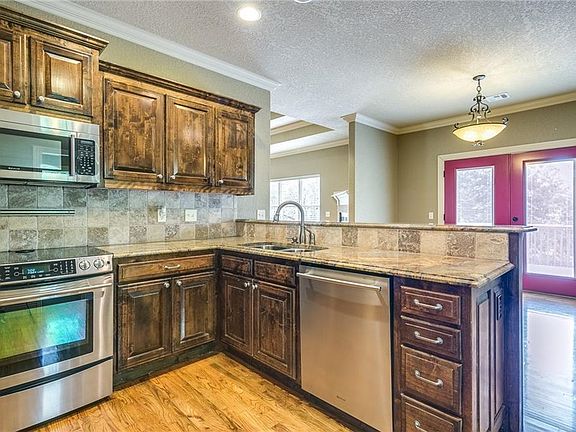 4th image of 16250 Kostner Dr