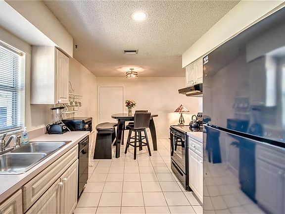 4th image of 1412 SE 12th St