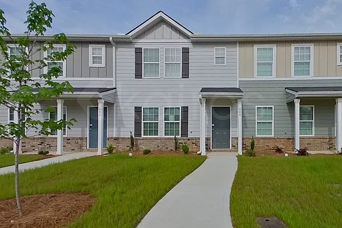 444 Hawthorn Trl