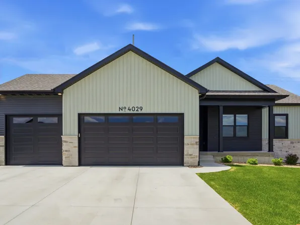 4029 Broomfield Dr, Cedar Falls, IA 50613