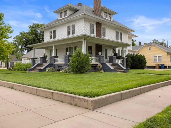 204 N Broadway Ave, Sterling, KS 67579