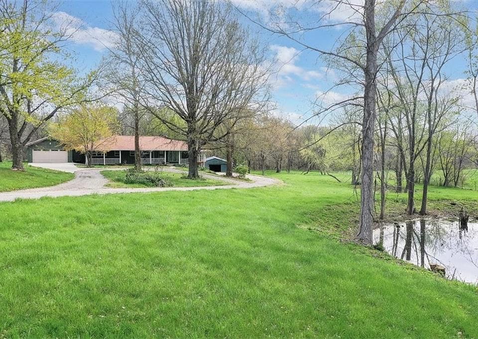 1st image of 24722 Tonganoxie Dr