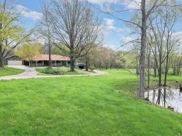 24722 Tonganoxie Dr, Leavenworth, KS 66048