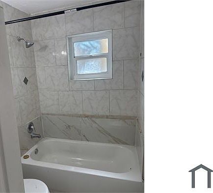 3rd image of 646 NW 10th Ter