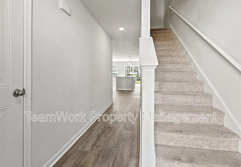163 Rosefield Ct — Photo 4