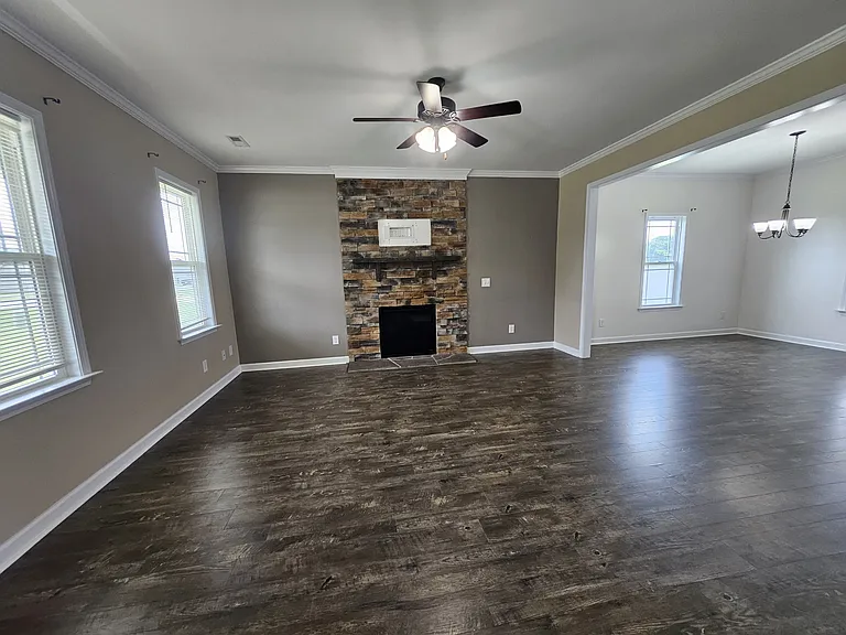 303 Weeping Willow Dr — Photo 4