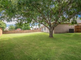 1020 Benjamin Dr, Burleson, TX 76028