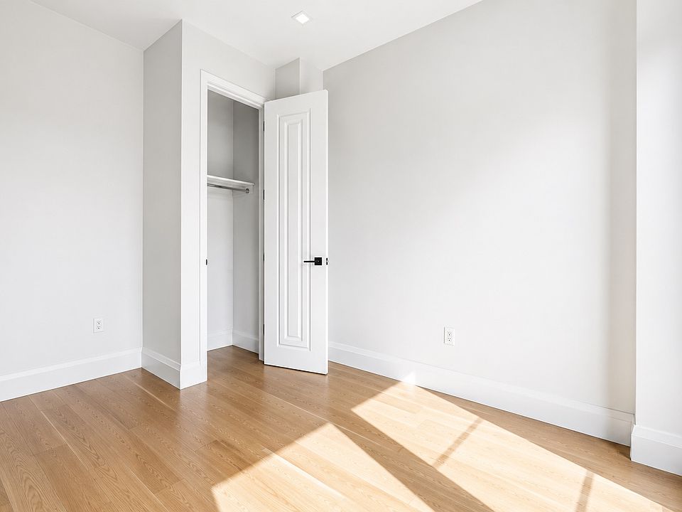 2nd image of 329 Gates Ave #512R