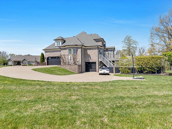 5th image of 835 Savannah West Ct