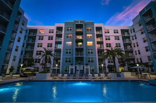 Resort-Style Heated Saltwater Pool - Milagro Coral Gables