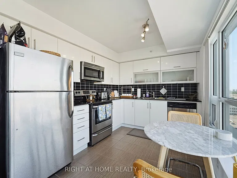 275 Yorkland Rd #1402 — Photo 9