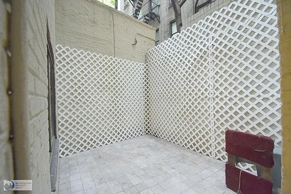 Rented by Mossanen Group | media 26