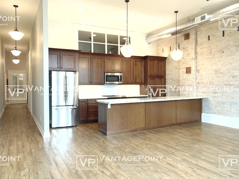 121-123 W Wisconsin Ave #121-1/2 — Photo 8