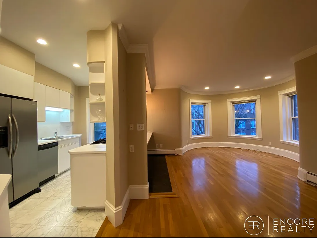 2 bed, 9999 sqft, $4,500 — Photo 3