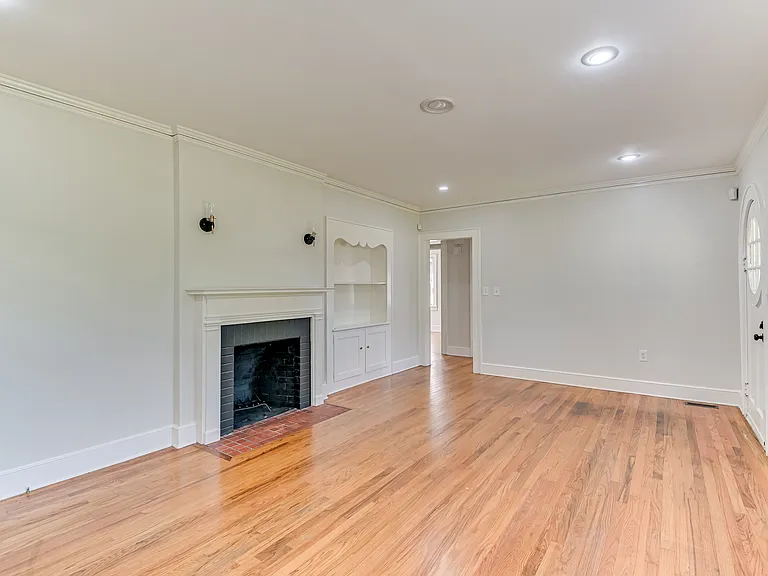 2353 Redwood Dr — Photo 7