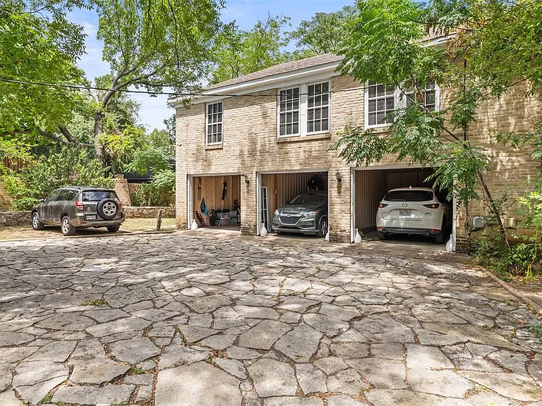 1804 Pearl St — Photo 18