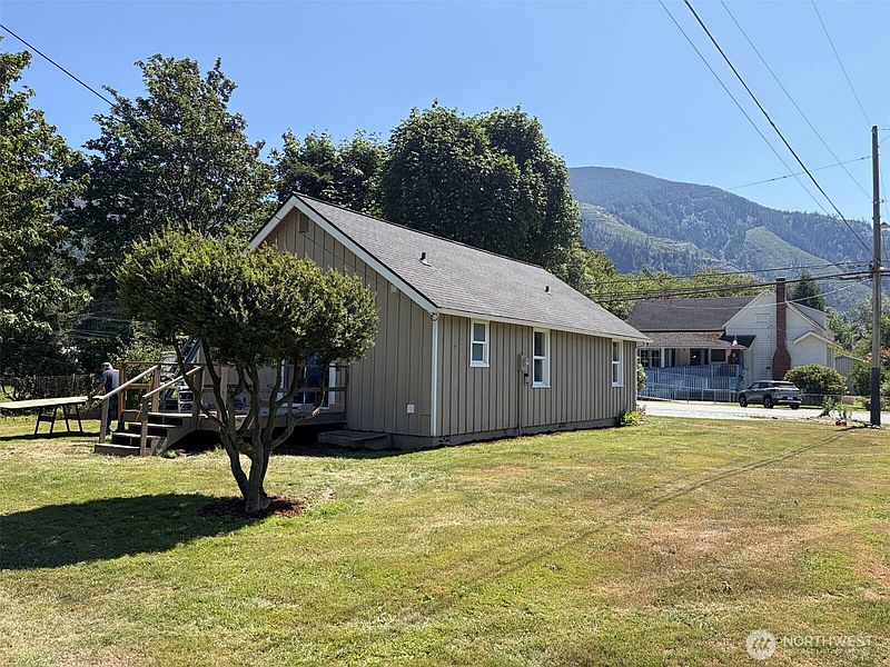5th image of 591 Maple Street
