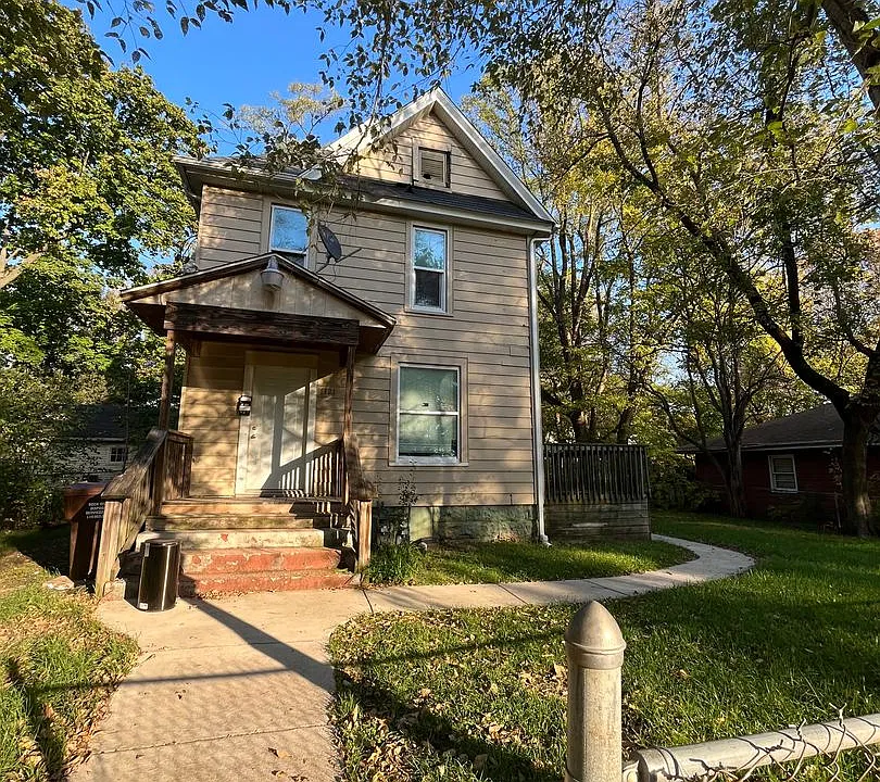 1121 N Rockton Ave