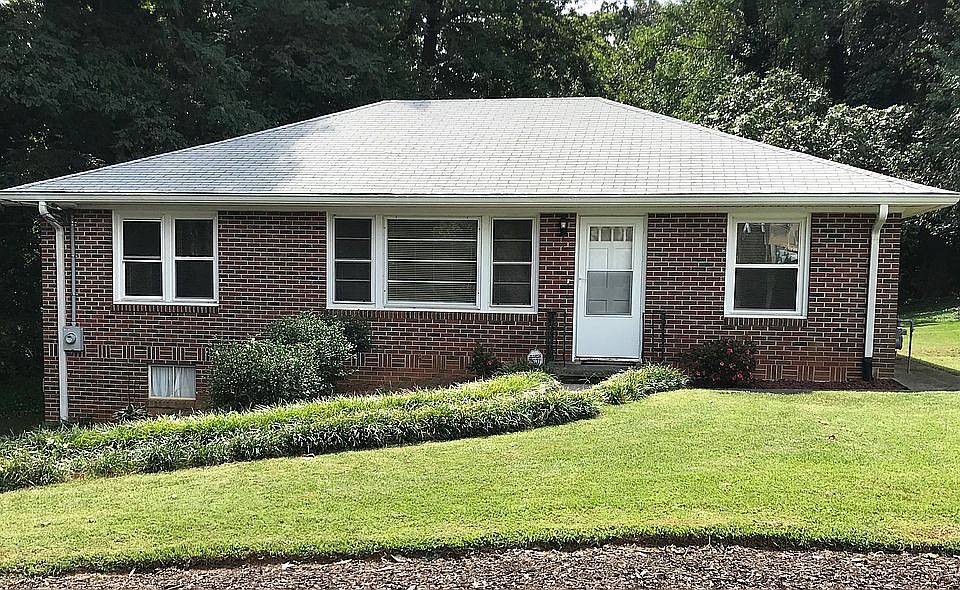 1st image of 922 Woodland Trl SE