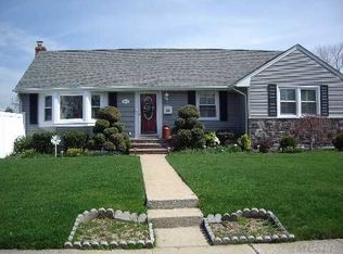 917 Brent Dr, Wantagh, NY 11793