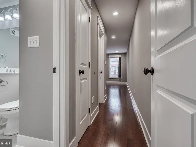 939 S Baylis St — Photo 32