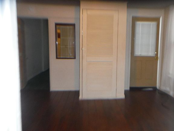 living room toward front door
