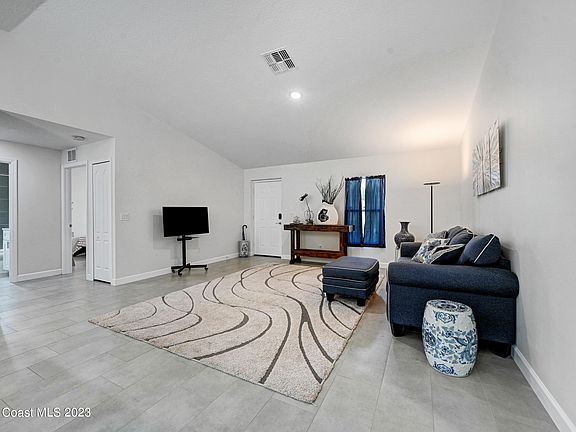 5th image of 835 Kenilworth Ct